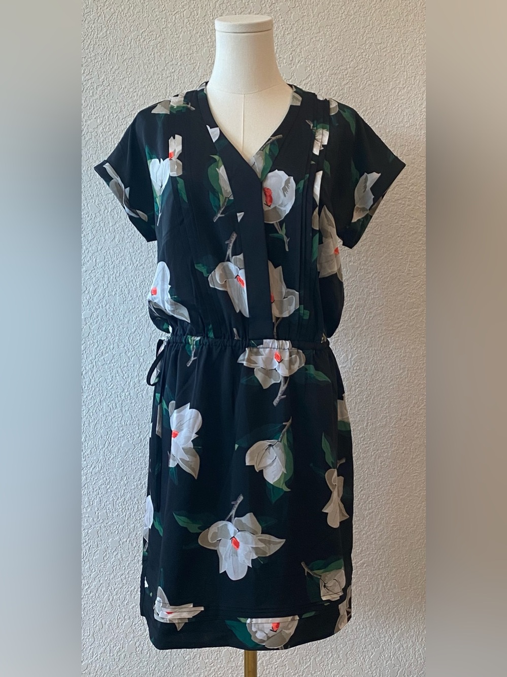 Banana republic knee length dress floral black size XS